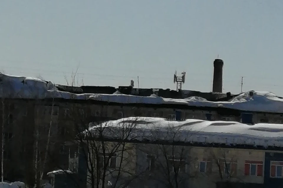 В Междуреченске под тяжестью снега обвалилась крыша жилого дома. Фото: "Типичный Междуреченск"/ vk.com