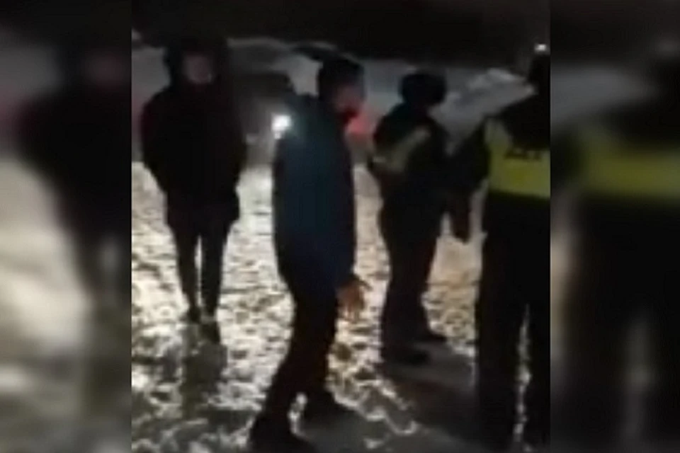 Сотрудники ДПС отказались унимать пьяную компанию. Фото: стоп-кадр