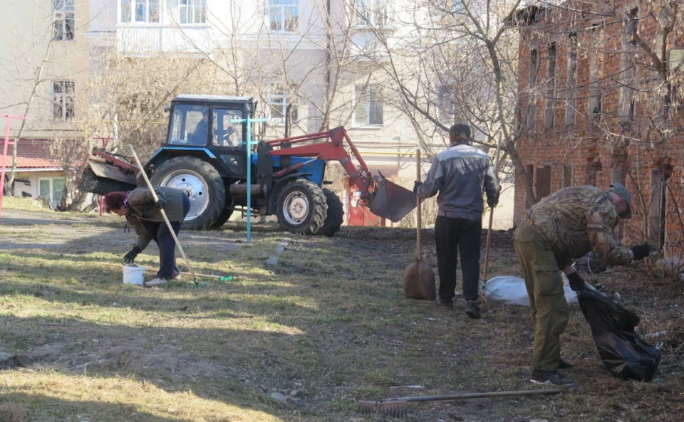 В Смоленске началась весенняя уборка города. Фото: администрация города Смоленска.