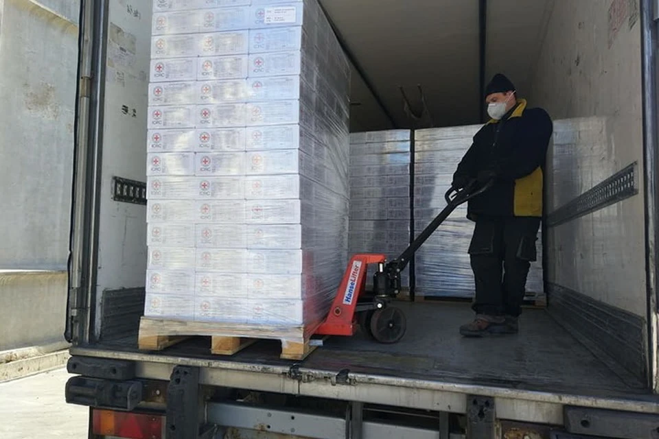 Сотрудники МККК привезли в Донбасс продуктовые наборы для 12 тысяч человек. Фото: Представительство МККК на Украине