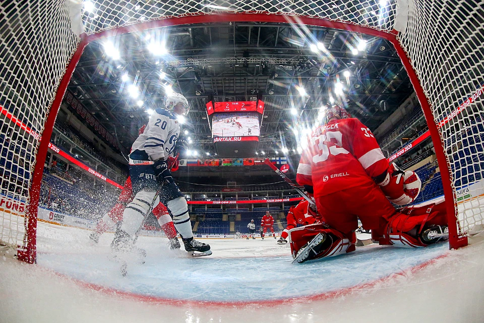Все случилось довольно внезапно. В КХЛ до последнего момента обсуждались варианты продолжения сезона. Фото: Антон Новодережкин/ТАСС