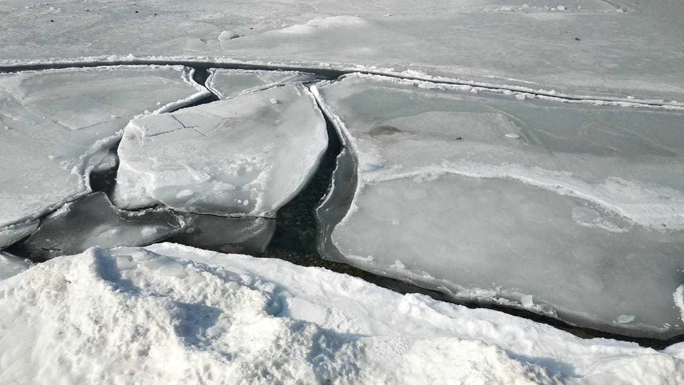 Теплая погода сделала лед особо опасными. Фото: сайт администрации Владивостока