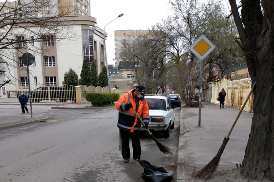 Уборка улиц в Ростове-на-Дону в дни самоизоляции. Фото: rostov-gorod.ru