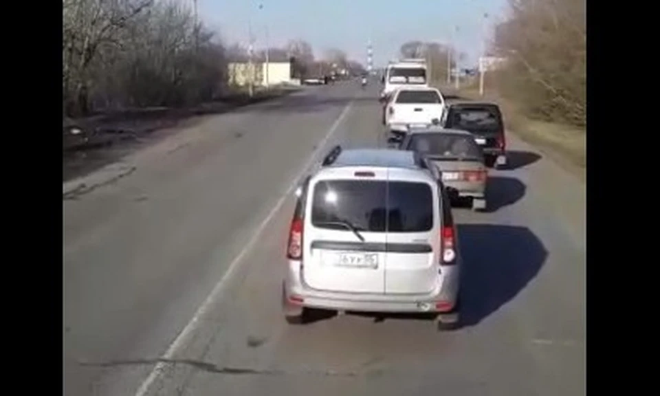 На въезде в город большая пробка.