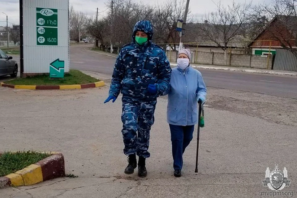 Сотрудники милиции во всем помогают жителям микрорайона (Фото: МВД Приднестровья).