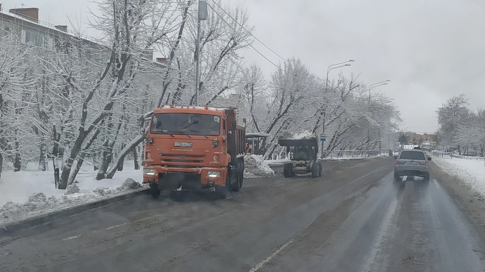 В Тюмени за ночь выпало снега около половины месячной нормы апреля. Фото - Комитет по связям с общественностью и СМИ администрации города Тюмени.