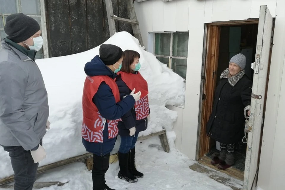 Более 400 добровольцев помогают самоизолированным пожилым ямальцам Фото: salekhard.org