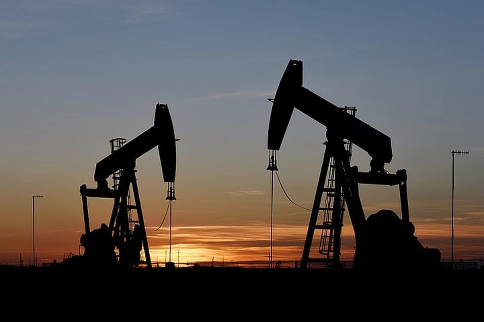 Члены картеля ОПЕК и Россия договорились снизить добычу нефти на 10 млн баррелей в сутки.