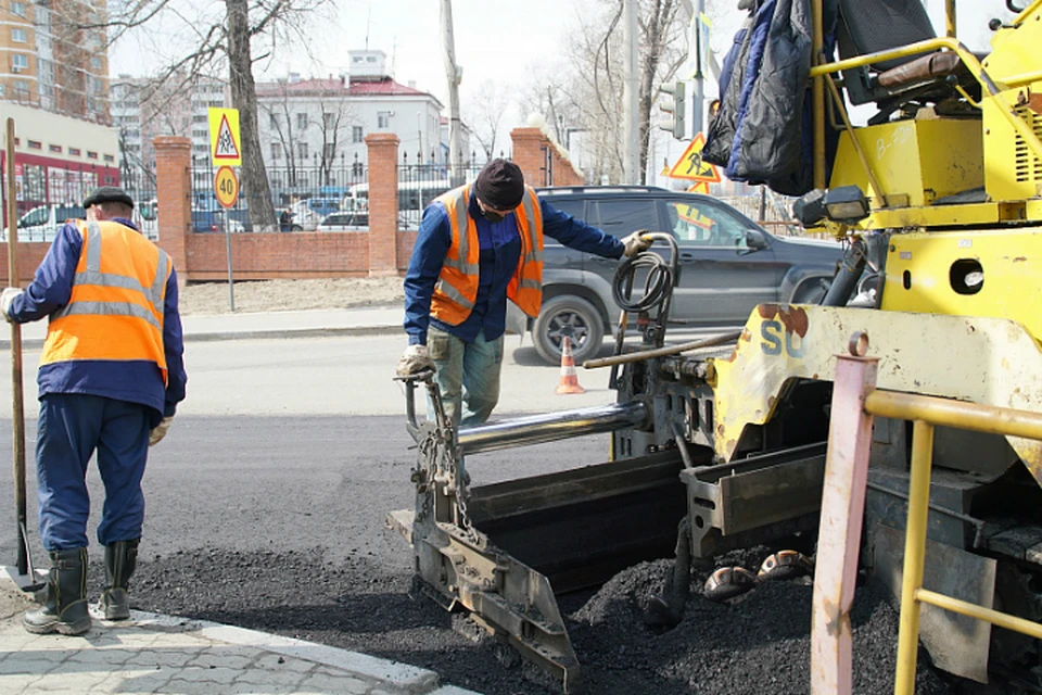 Работа в хабаровске. Ремонт дорог Хабаровск. Дорожные работы Хабаровск сегодня. Хабаровск дорожный рабочий.