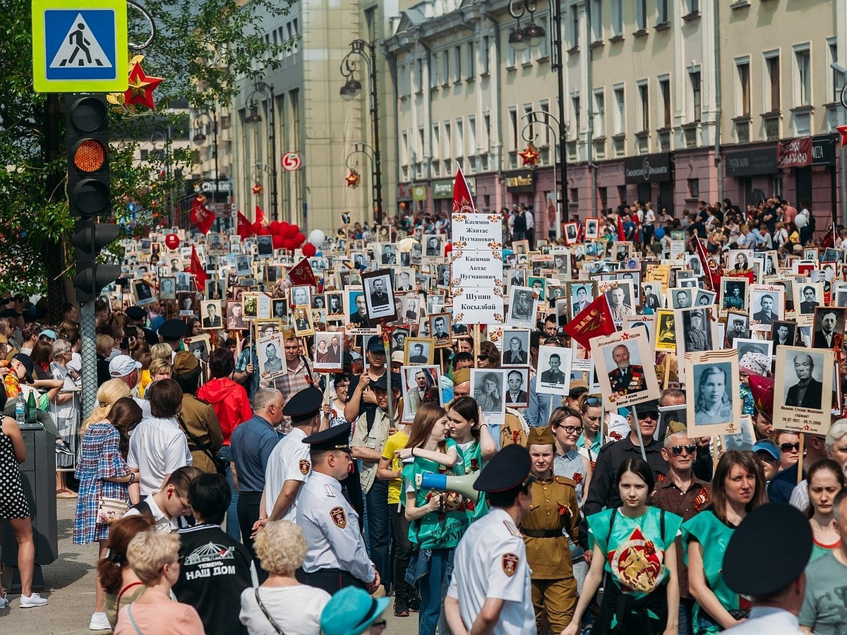 Бессмертный полк» нового формата: тюменцам предлагают показать портреты  героев с балконов - KP.RU