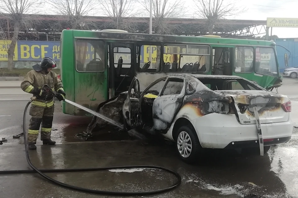 Транспортные средства получили серьезные повреждения. Фото: пресс-служба ГИБДД по Екатеринбургу.