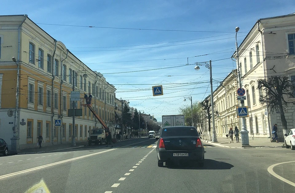 В Твери начали обновлять дорожную разметку