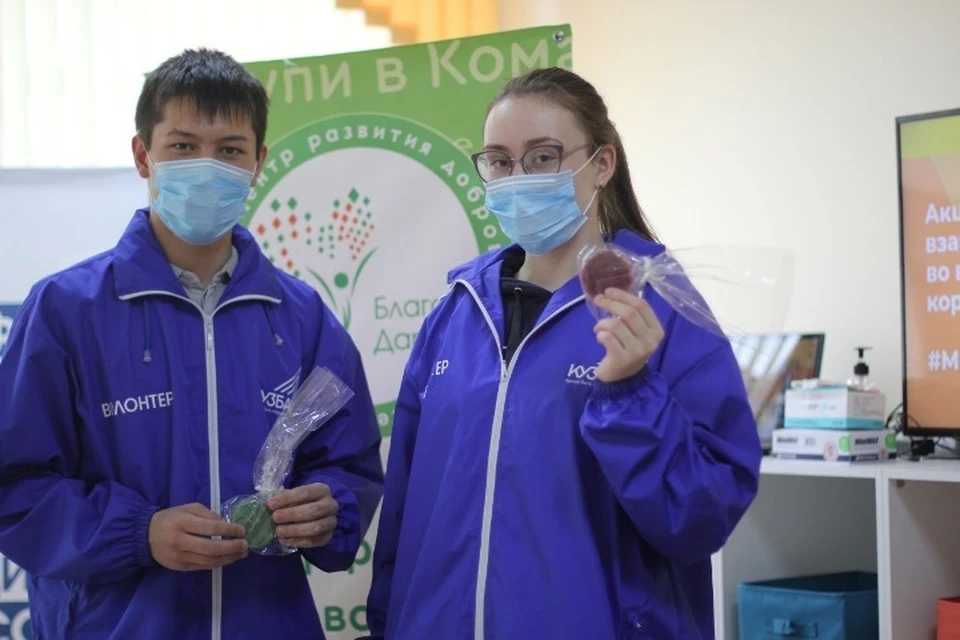 Дети врачей кемеровских поликлиник в благодарность волонтерам передали мыло ручной работы. Фото: Пресс-служба АПК