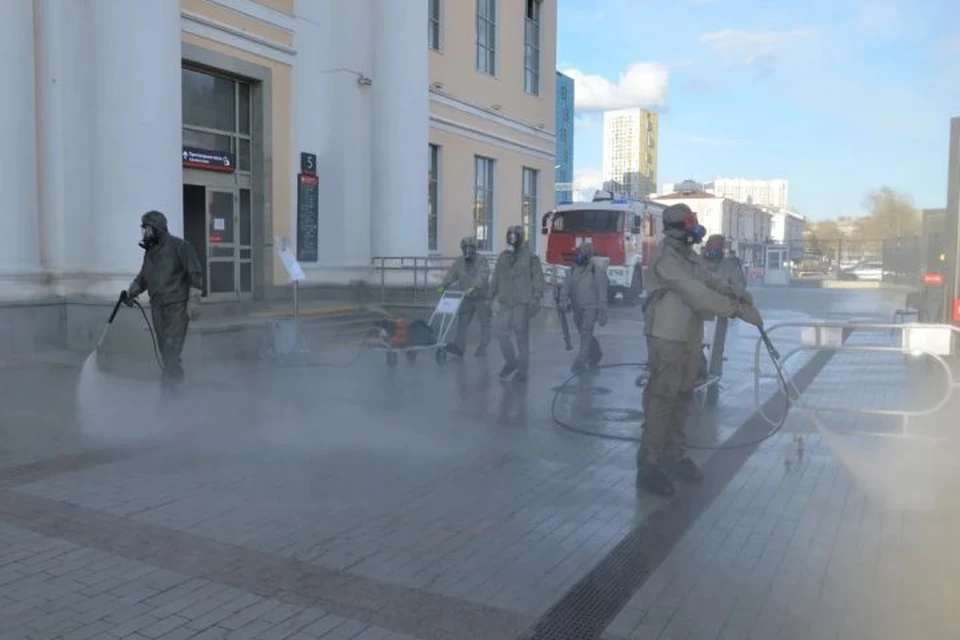 Площадь спасения екатеринбург. Санитарная обработка мчс. кк спасатель екатеринбург. мчсовец.