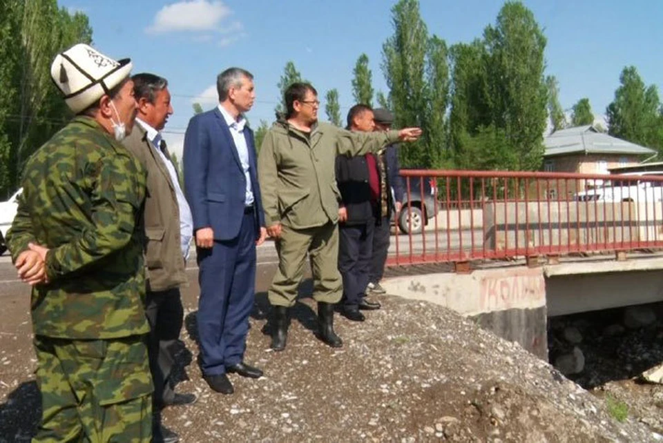 Вице-премьеру показали, какой ущерб причинил сель.