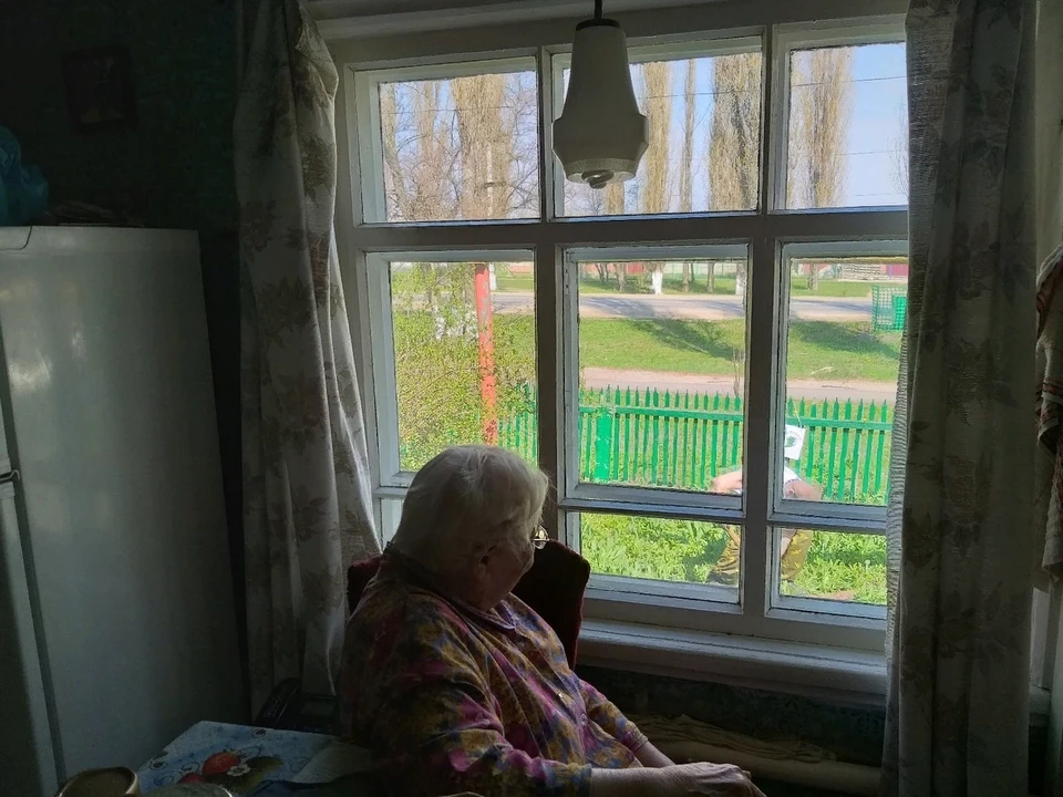 Волонтеры высадили Дерево Памяти возле дома ветерана в Ливнах. Фото: Волонтеры Победы