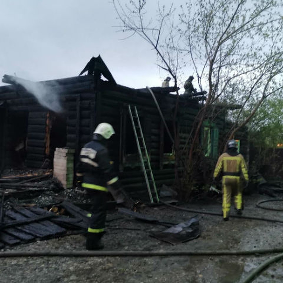 Пожар в центре Иркутска: в частном доме сгорели парень и девушка - KP.RU