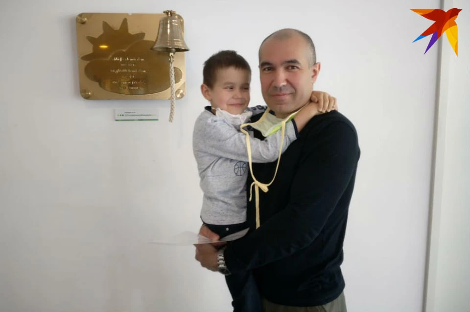 Богдан после окончания лечения ударил в колокол.