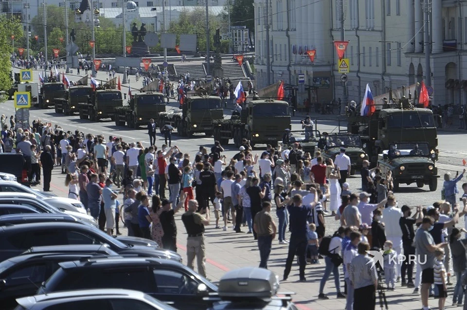 Военная техника проехала по центру Екатеринбурга