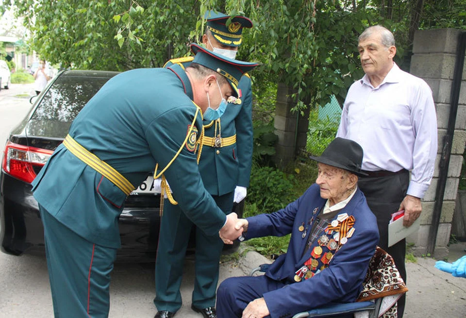 В Бишкеке чествуют ветеранов Великой Отечественной войны.
