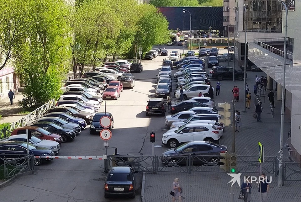 Арбитражный суд возобновил работу с посетителями, но каждого тщательно проверяют на признаки ОРВИ