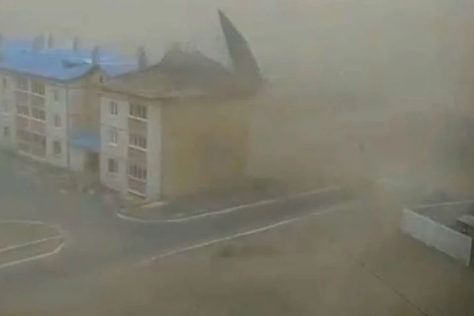 Ураган срывал крыши в Чите. Фото: скриншот видео.