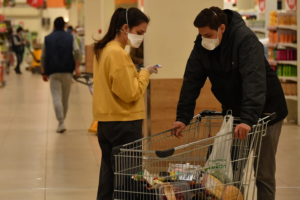 Покупать продукты в магазинах можно не боясь подцепить коронавирус.