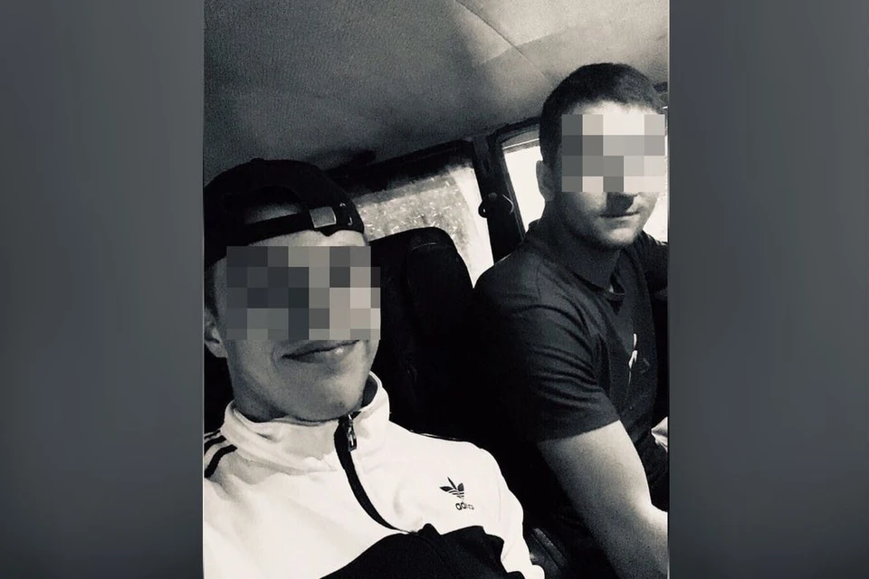 Руслан (на фото слева) сидел за рулем, Максим в тот вечер выпил и был на месте пассажира. Фото: личный архив.