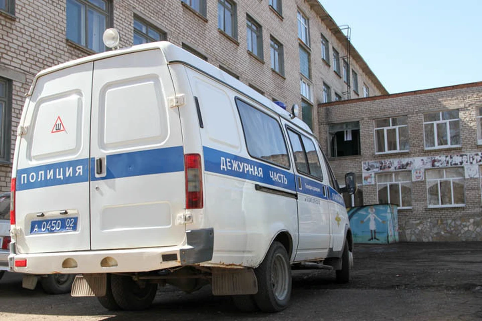 Соседи помогли девушке выломать дверь, за которой они обнаружили тело хозяйки квартиры.