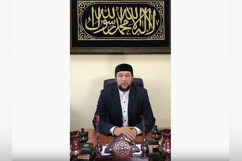 Муфтий Кемеровской области поздравил мусульман с праздником Ураза-байрам ФОТО: кадр видео youtube "Соборная мечеть "Мунира""