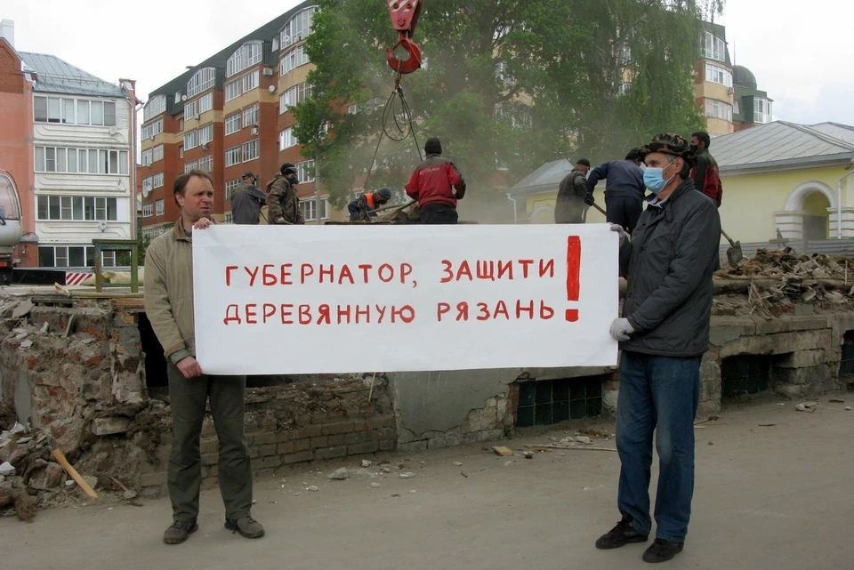 Андрей Петруцкий и Игорь Кочетков обращаются к губернатору. Фото: сообщество ВООПиК ВКонтакте.