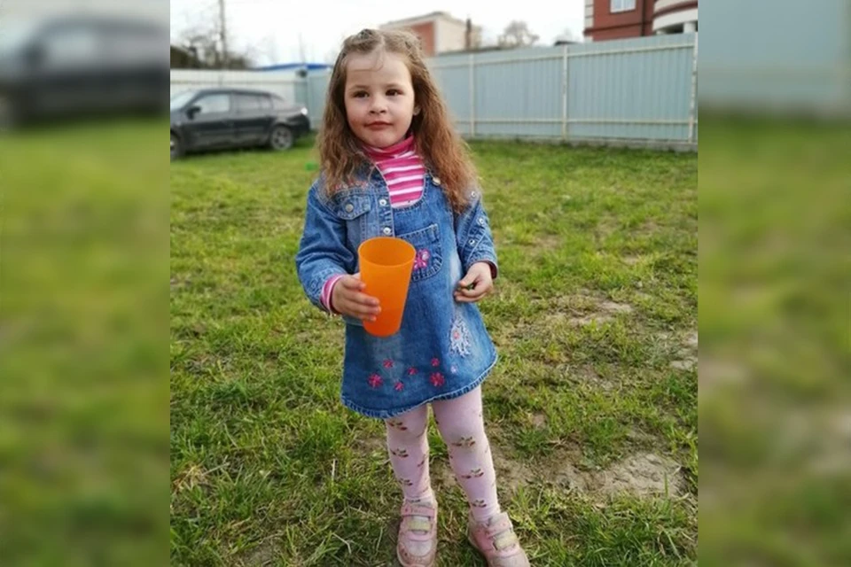 Тысячи жителей Пскова молятся о том, чтобы 3-летнюю Варю нашли живой и невредимой.