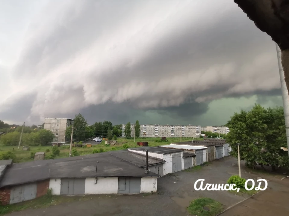 Ачинск крушит ураган. Фото: паблик "Ачинск, общественное движение".