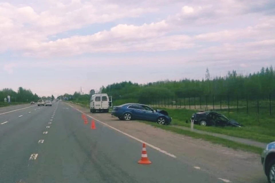 Автоледи на "Форде" влетела во встречный "Ауди" в Ленобласти. Фото: vk.com/dorinspb