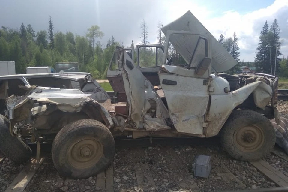 В Красноярском крае автомобиль влетел под грузовой поезд. Фото: пресс-служба ГИБДД