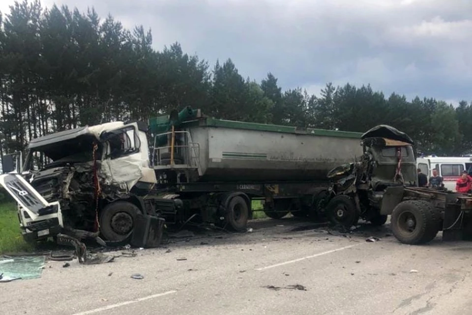 Вор на грузовике попал в ДТП в Кузбассе. ФОТО: vk.com, "Типичное Белово"