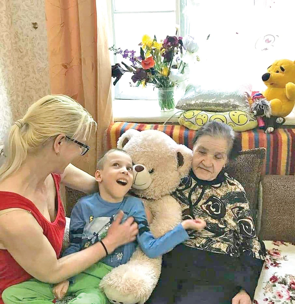 Симферопольской матери-одиночке с сыном-инвалидом нужна помощь. Фото: официальный сайт Крымской газеты.