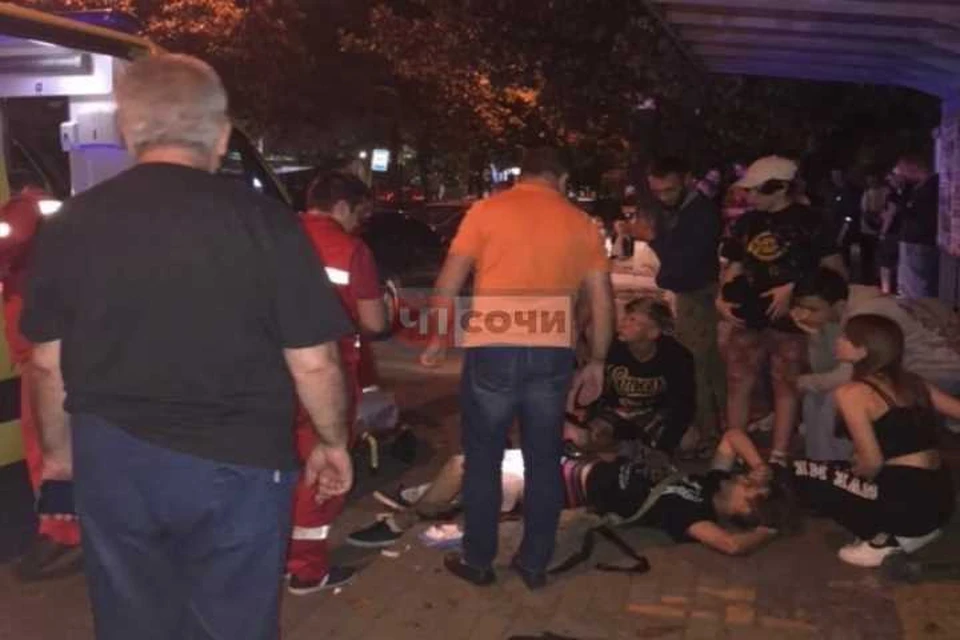 В центре Сочи прохожий с ножом напал на подростка. Фото ВК "ЧП Сочи"