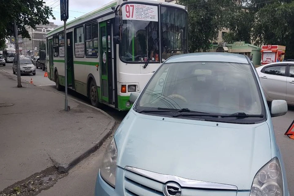 В Заельцовском районе произошло ДТП с автобусом, где пострадали дети. Фото: ГИБДД Новосибирска