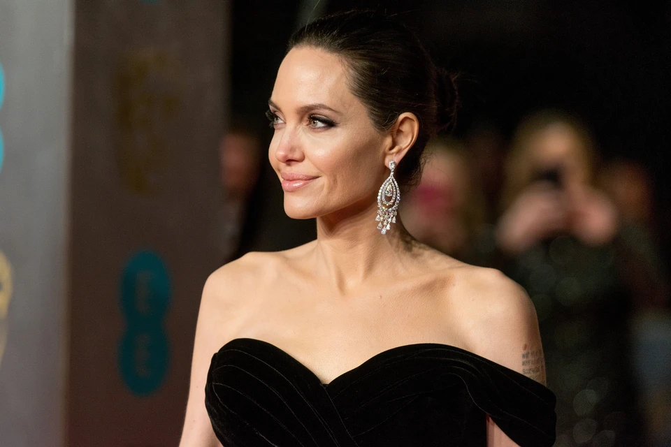 Сейчас Джоли вроде бы пришла в себя и наконец вернулась в кино