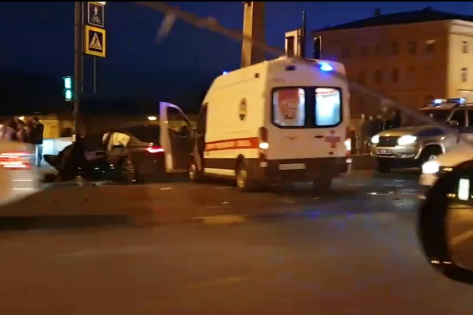 BMW и "скорая" попали в ДТП в центре Петербурга