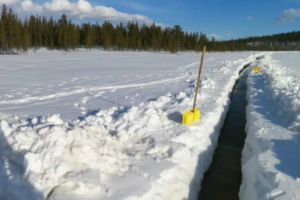 В саамскую деревню теперь не пройти,не проехать. Только плыть! Фото: vk.com/lovozero51