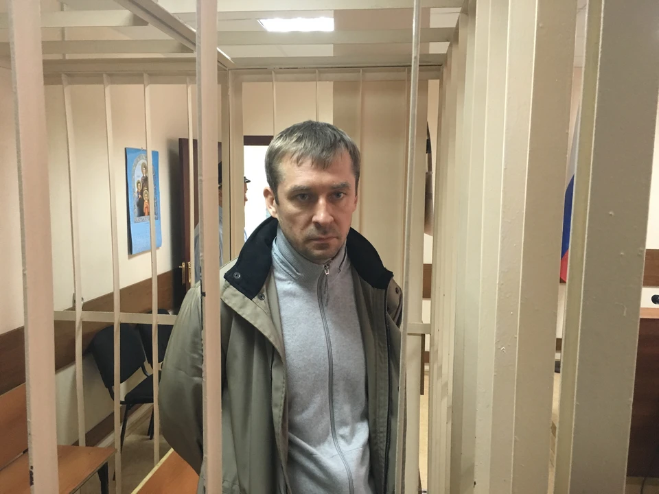Экс-полковник Дмитрий Захарченко, обвиняемый в получении взятки и злоупотреблении должностными полномочиями, в Пресненском суде.