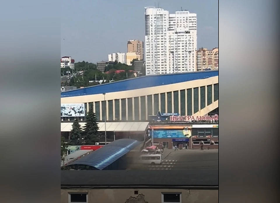 Белый автобус на автовокзале не видно из-за пыли. Фото: читатель КП-Челябинск.