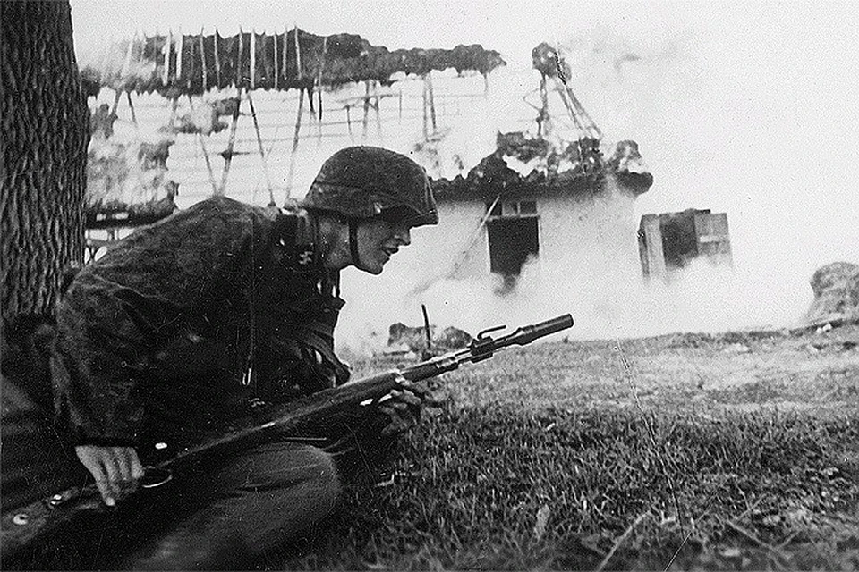 1942 год, боец подразделения Waffen-SS на Восточном фронте.