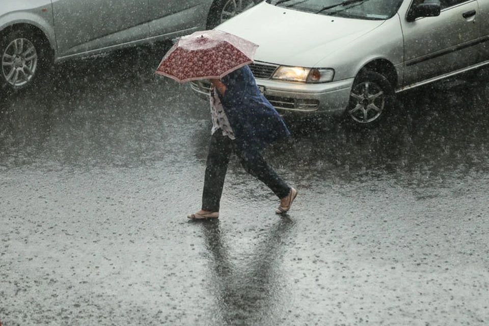 Женщина под дождём