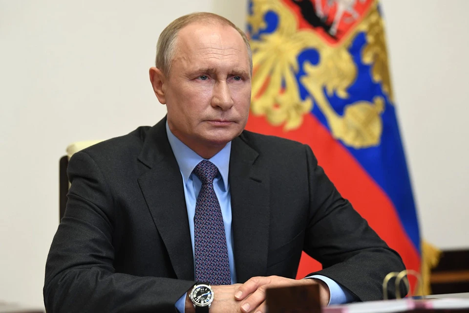 Дмитрий Песков объяснил отставание часов Владимира Путина во время телеобращения