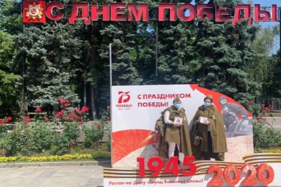 Ростовчанам и гостям города дарят аудиокниги о Победе. Фото: пресс-служба правительства Ростовской области