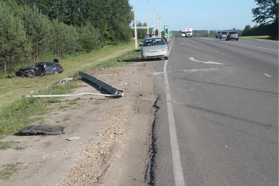 Под Орлом водитель заснул за рулем и врезался в опору ЛЭП. Фото Госавтоинспекции Орловской области