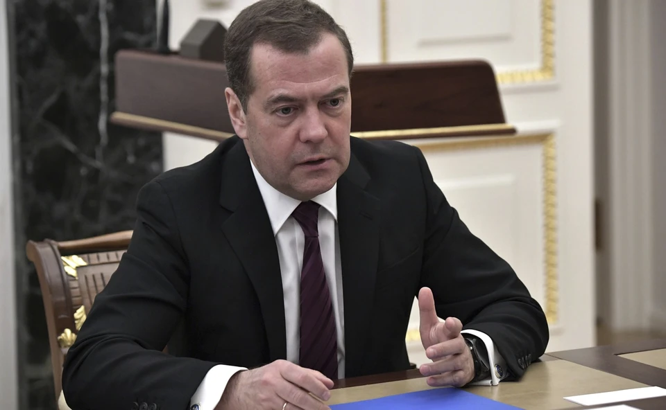 Медведев одним из первых очно проголосовал по поправкам в конституцию